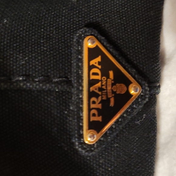 Prada Canapa - Picture 14 of 14